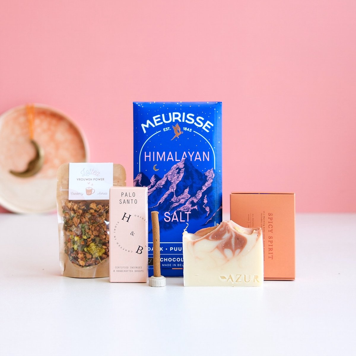 Brievenbus Cadeau Powervrouw – Brievenbus Cadeau Vriendin vol verwennerij - Ontspan Pakket Cadeau voor Vriendin - Brievenbus Cadeau Medewerkers - Verwenpakket Vrouw - Relatiegeschenken Bedankt - Brievenbus Cadeau Verjaardag - Brievenbuscadeau