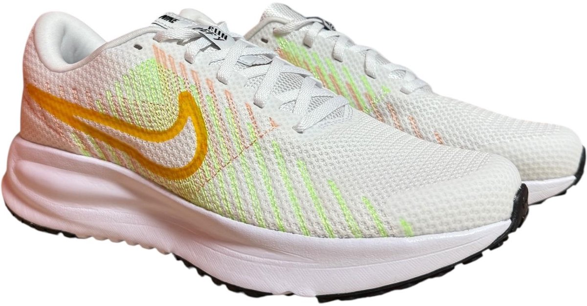Nike Run Defy Sportschoenen Oranje