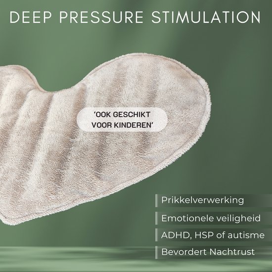 Close-up van de zachte textuur van een beige hartvormig verzwaringskussen, met de tekst 'Ook geschikt voor kinderen'.