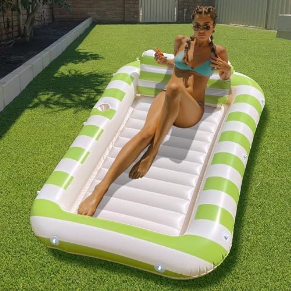 Opblaasbaar Zonnebad - Luxe Tanning Pool met Water Vul Systeem, Bekerhouders en Hoofdsteun - Ideaal voor Zwembad, Strand en Buiten - Groen en Wit - 178 x 114 cm