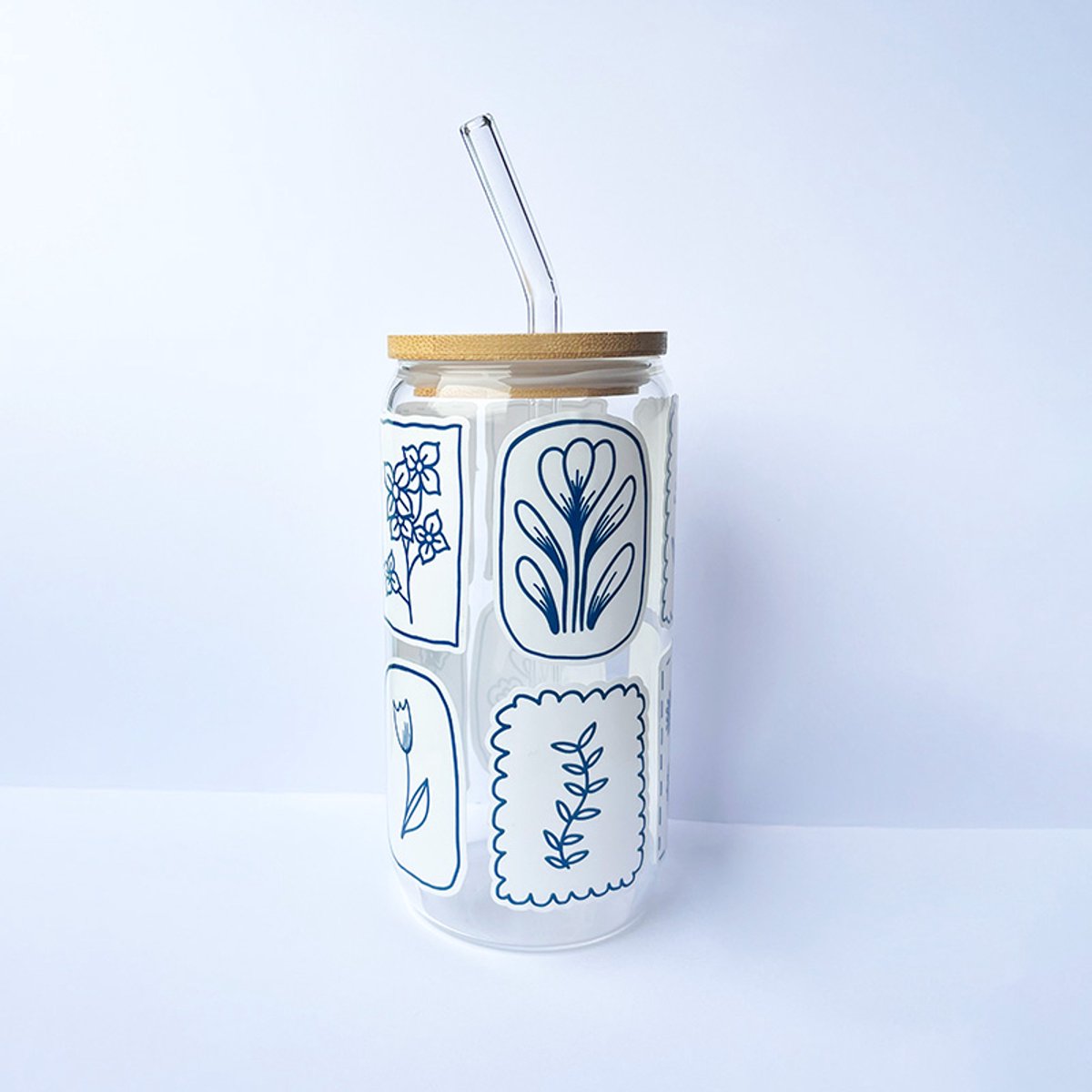 Glazen drinkbeker met rietje - origineel design - blue work