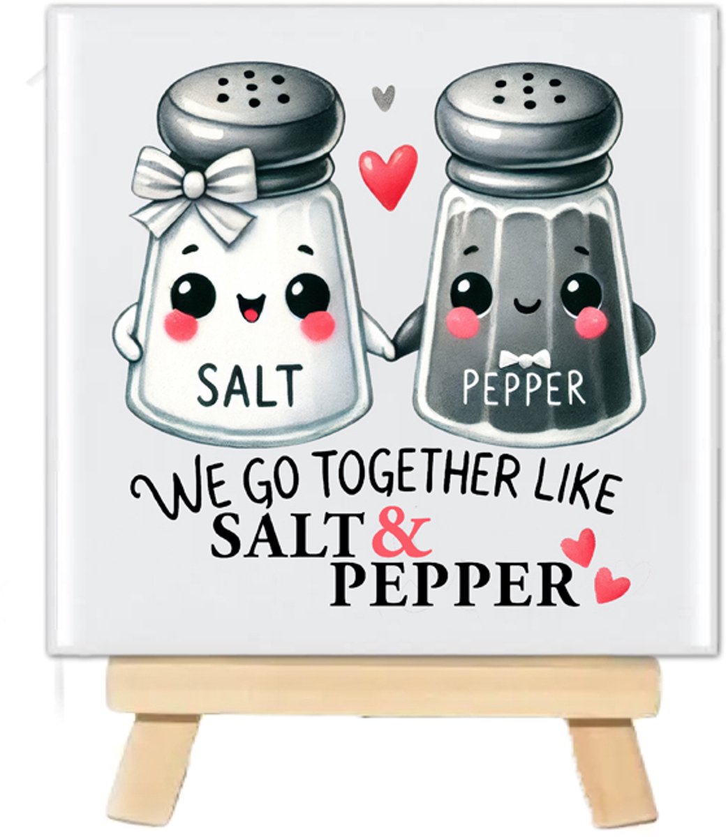 LucKim.nl Tegeltje met tekst en schattig Kawaii food - We go together like Salt & Pepper - 10x10cm - inclusief houten standaard wit