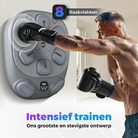 Man met bokshandschoenen slaat op een grijze boksmachine met 8 raakvlakken in een sportieve omgeving.