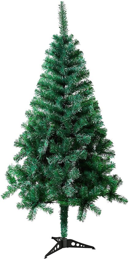 Een volledig groene kunstkerstboom met een plastic standaard, geïsoleerd op een witte achtergrond.