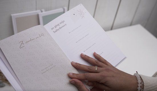 Maan Amsterdam Babyshower boek - Eclipse - incl 30 babyshower invulkaarten om in te plakken