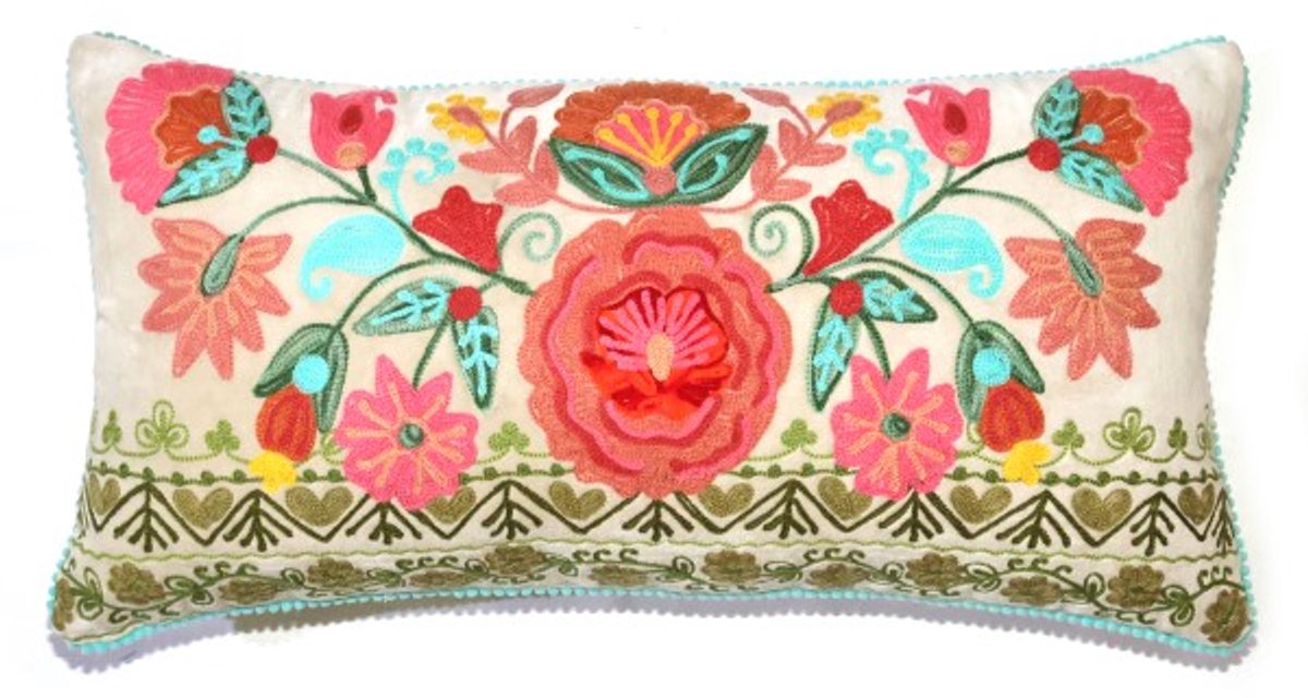 Only Natural sierkussen kussen velvet fluweel ivoor met geborduurde bloemen 30 x 60 cm