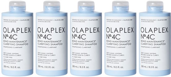 Vijf flessen OLAPLEX No.4C Bond Maintenance Clarifying Shampoo. Lichtblauwe flessen met witte tekst.