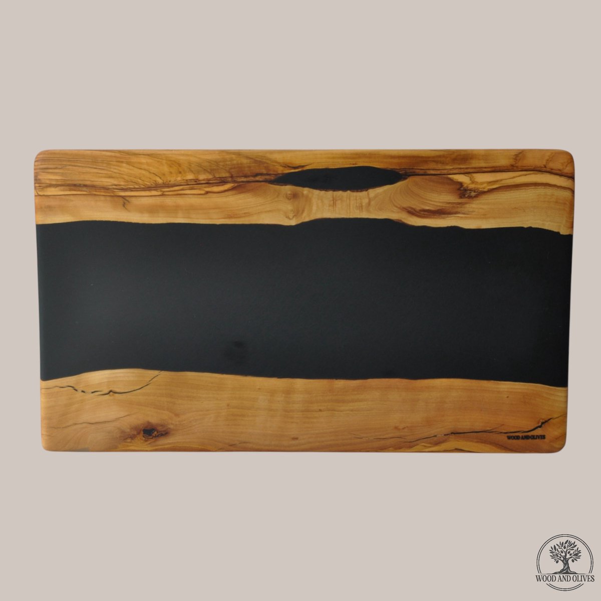 Wood and Olives - Olijfhouten Serveerplank met Epoxy - Mat-Zwart - Handgemaakt - 23x40 cm