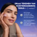 Vrouw met een glimmende huid, met symbolen voor huidverjonging en een vuistje.