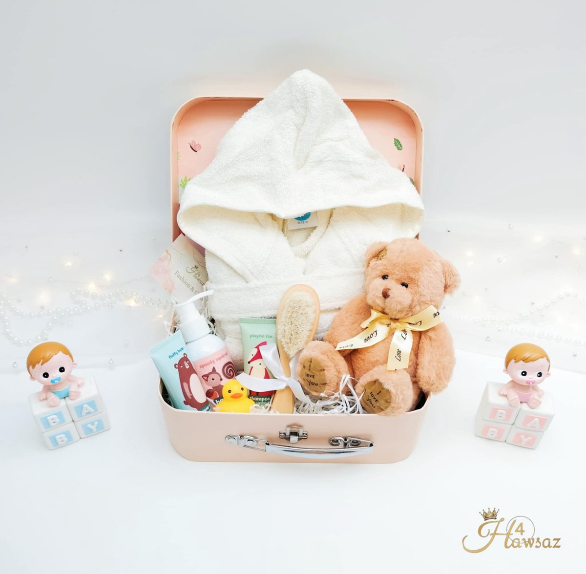 Goedkoopste Kraamcadeau Meisje - Jongen - Hawsaz.nl Cadeau - Genderneutraal kraamcadeau - Geschenkset unisex - Babygeschenkset - Badjas - cadeau met naam - Babyshower - Gepersonaliseerde cadeaus - Knuffel - Babyverzorging - Baby koffertje