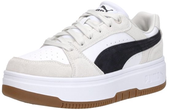Witte leren Puma sneaker met beige suède en zwarte streep op witte plateauzool.