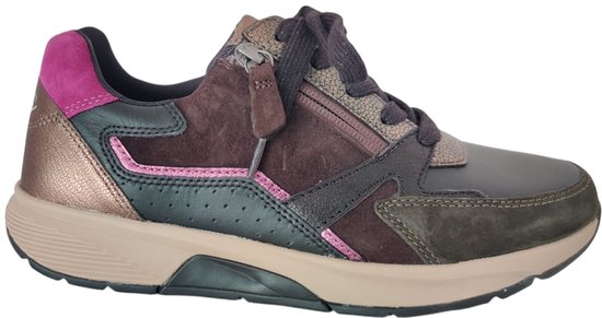Zwarte Gabor dames sneaker met bruine, groene en paarse accenten. Roze details, rits aan de zijkant en gouden hiel.