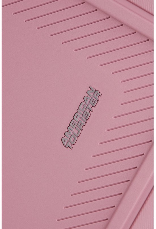 Roze koffer met een reliëfpatroon en het logo "American Tourister".
