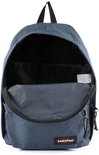 Blauwe Eastpak rugzak geopend, met een voorvak, ritssluitingen en een laptopvak.
