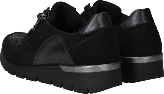 Achterkant van zwarte Waldläufer sneakers met zilveren accent op de zool.