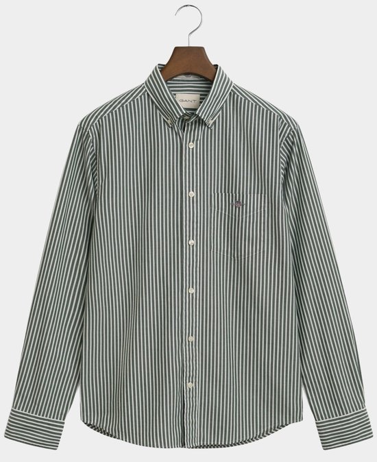 Groene gestreepte blouse van Gant, hangend aan een kledinghanger