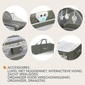 Collage van reisbedaccessoires: commode, interactieve hond, organizer, draagtas.