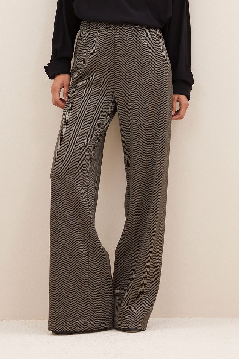 25518014 lissa herringbone pants