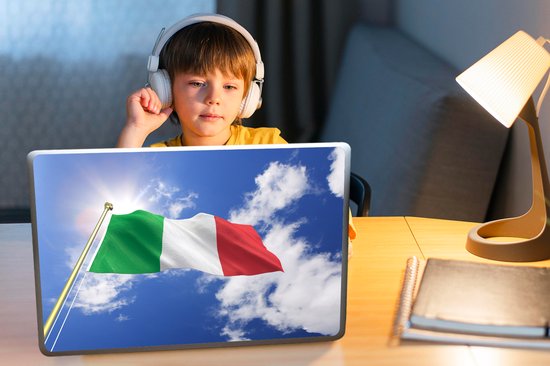 Sticker pour ordinateur portable - 15,6 pouces - Le drapeau de l'Italie flotte dans le ciel