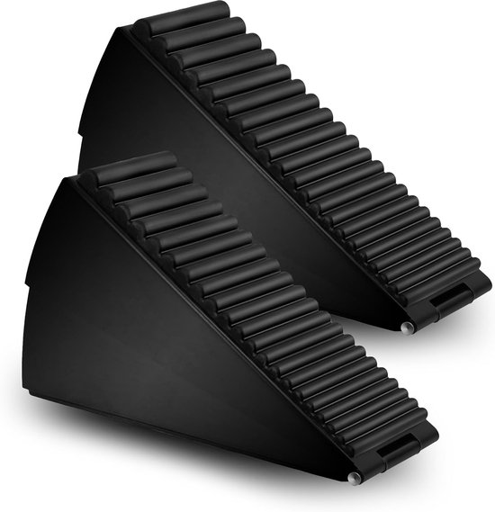 Twee zwarte deurwiggen met golfpatroon op de rubberen zool, voor optimale grip.
