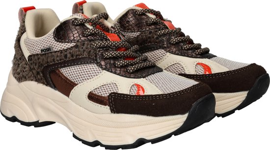 Bruine sneakers met beige, bruine en witte panelen, luipaardprint en oranje accenten.