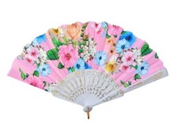 Een mooie handwaaier met diverse bloemen in verschillende kleuren. Heel erg fijn om bij je te hebben met de warmte. Voordelen: licht artikel, gemakkelijk in de tas te stoppen, mooie afbeeldingen. Voor uzelf of Bestel Een Cadeau.