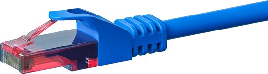 Blauwe Cat6-netwerkkabel met transparante RJ45-stekker