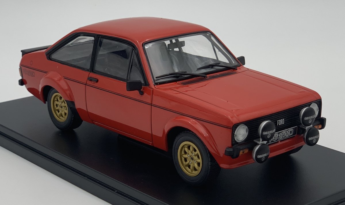 Ford Escort MK II RS 2000 model 124223 WhiteBox 1:24