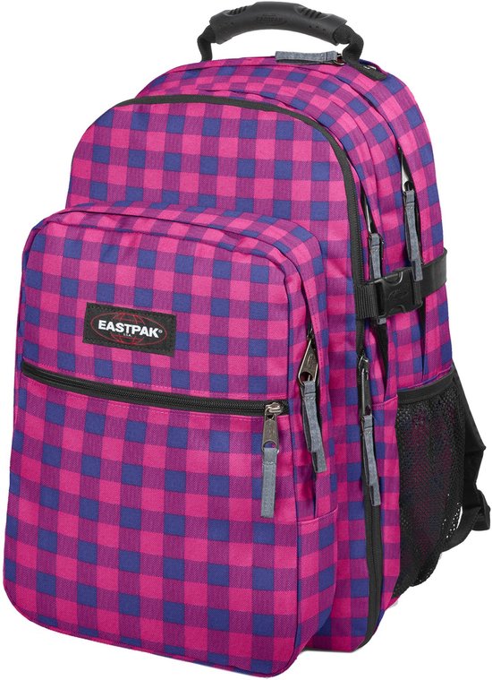 Roze Eastpak rugzak met paarse ruiten en zwart logo.
