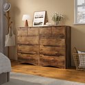 Deux commodes marron clair jumelées, chacune avec 5 tiroirs. Texture grain de bois.