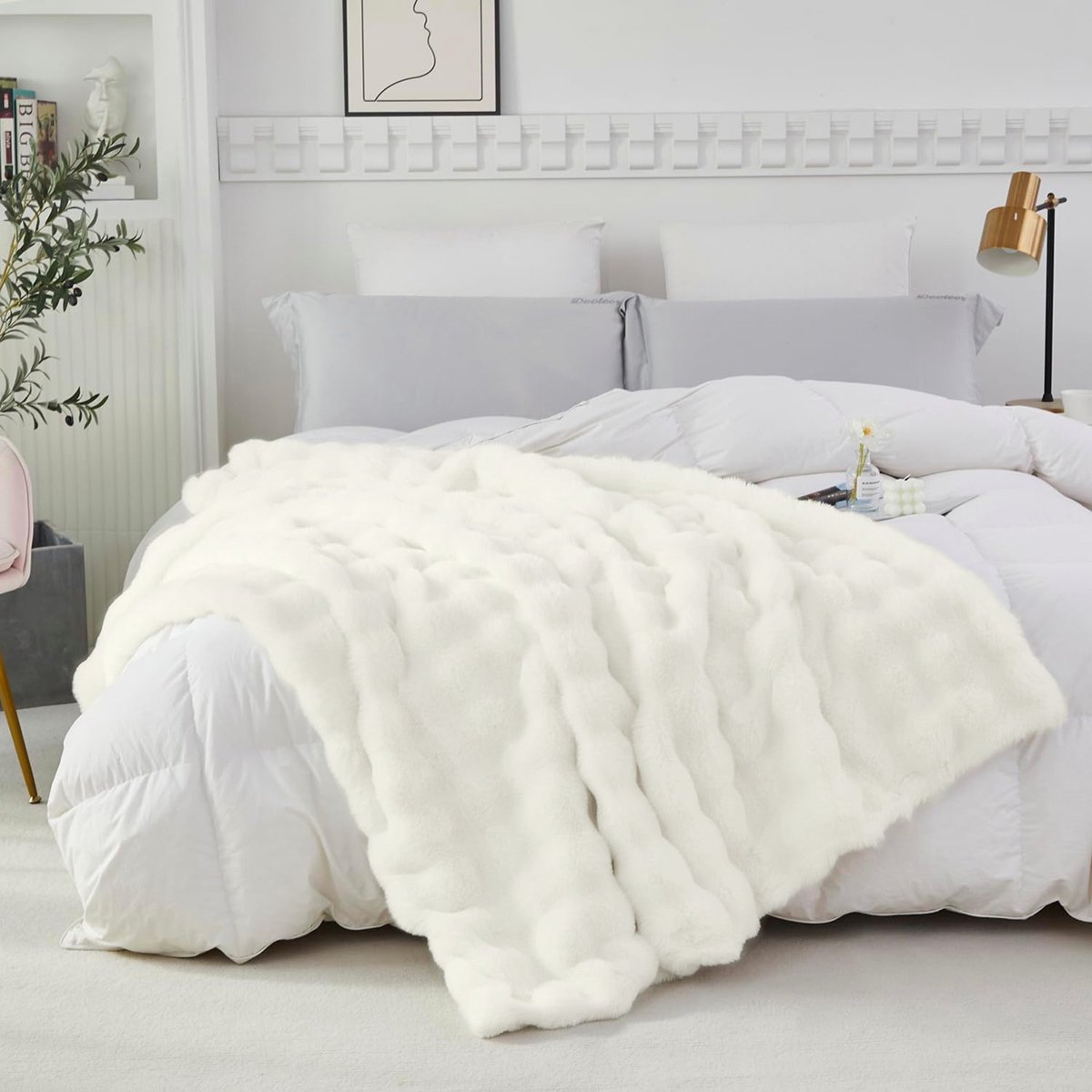 Qelus Extreem Zachte Shaggy Deken - 130x160cm - Luxe Konijnenbontlook met Golfdesign - voor Bank, Bed & Reis - Snel Pluizig - Knus Warmtegevoel - Wit