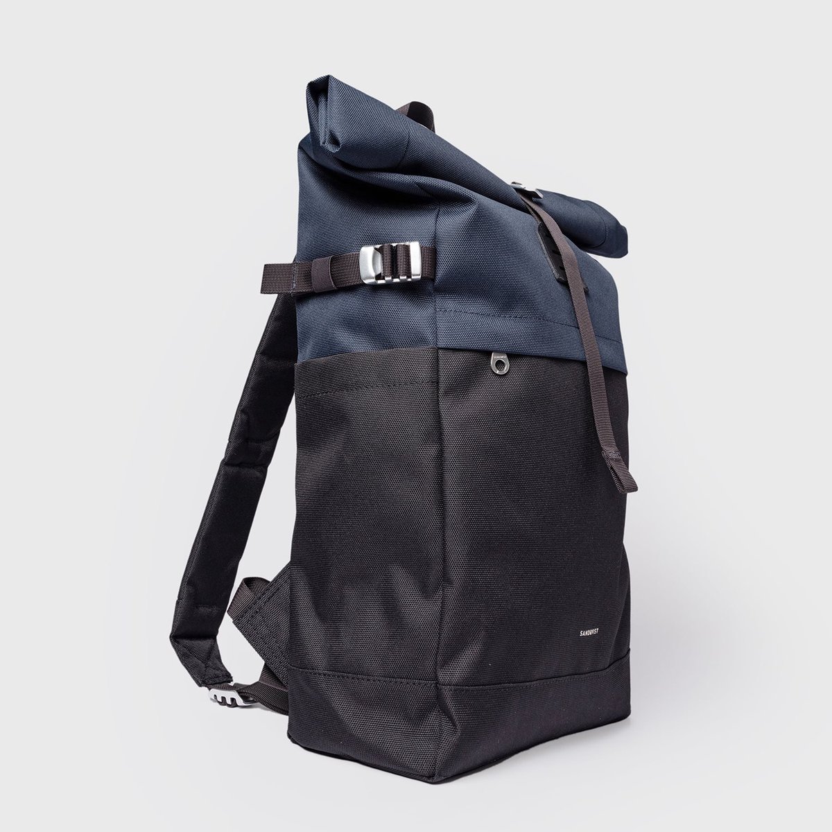 Sandqvist Icon Rolltop Backpack M multi black-navy with black leather