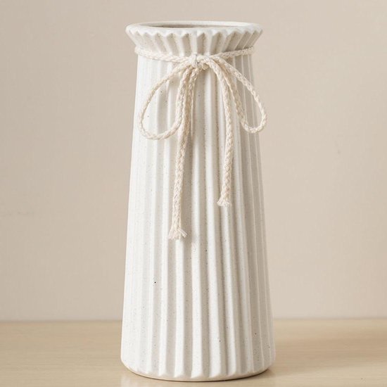 Grote vaas voor bloemen in modern design