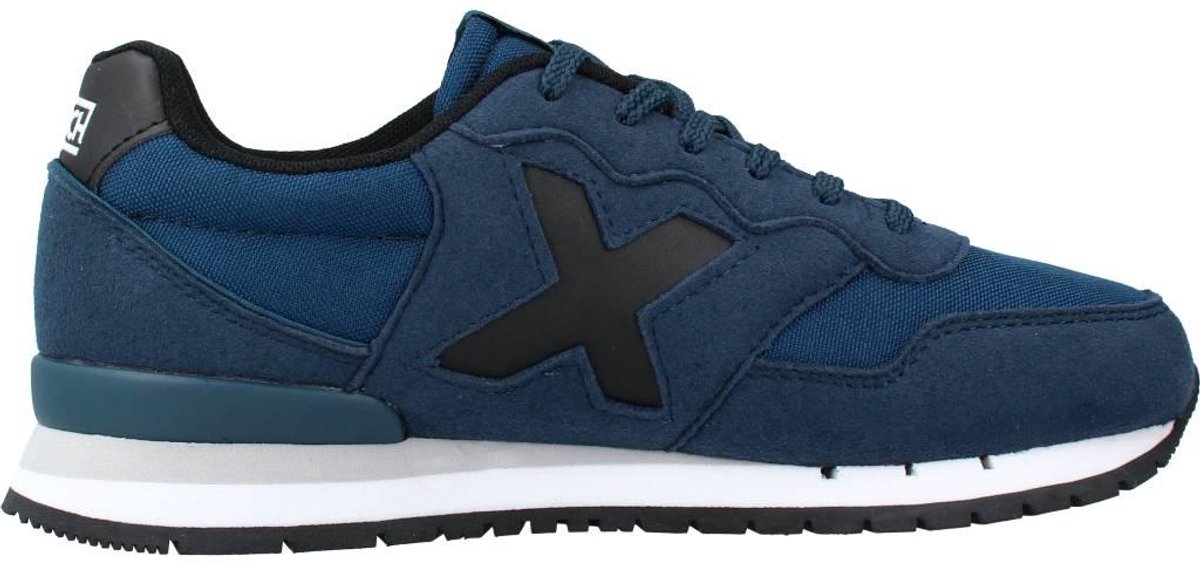 Blauwe Munich Dash sneakers EU 36, retro hardloopsneaker met sportieve uitstraling en zwarte accenten.