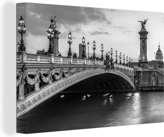Canvas schilderij 140x90 cm - Wanddecoratie Een verlichte brug in het Franse Parijs - zwart wit - Muurdecoratie woonkamer - Slaapkamer decoratie - Kamer accessoires - Schilderijen
