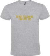 Grijs  T shirt met  print van "Do not follow me. I am lost too. " print Goud size XL