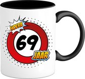 69 Jaar Verkeersbord Mok met tekst | Grappig Verjaardag Beker Cadeau | Bedrukte Koffie en Thee Mokken | Zwart | 330 ML