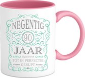 90 Jaar Legendarische Gebrouwen Mok met tekst | Aqua - Zilver | Grappig Verjaardag Beker Cadeau | Bedrukte Mokken | Roze | 330 ML