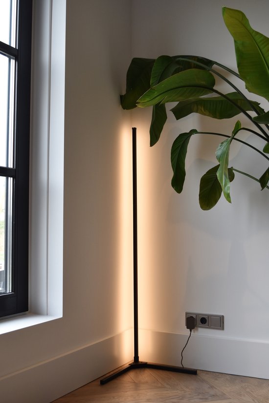 Calex Lampadaire LED intelligente - Lampe d'angle debout WiFi - éclairage d'ambiance dimmable RVB et lumière blanche - app et télécommande