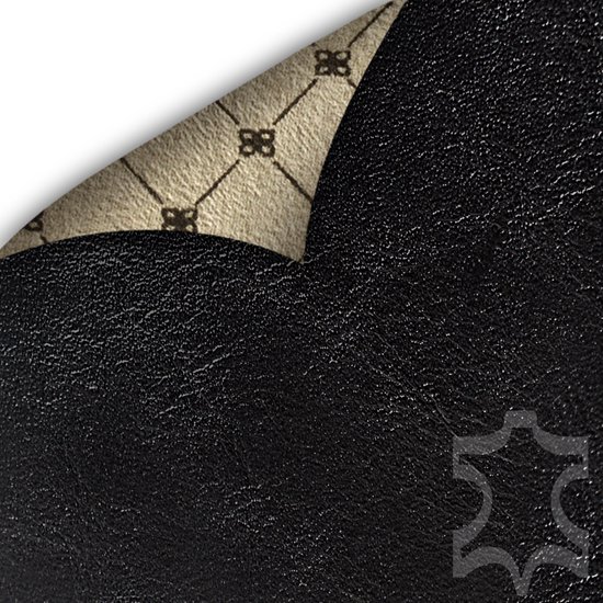 Étui en cuir noir avec motif losange et '88' à l'intérieur.