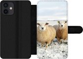 Bookcase Geschikt voor iPhone 12 Mini telefoonhoesje - Groep nieuwsgierige schapen - Met vakjes - Wallet case met magneetsluiting