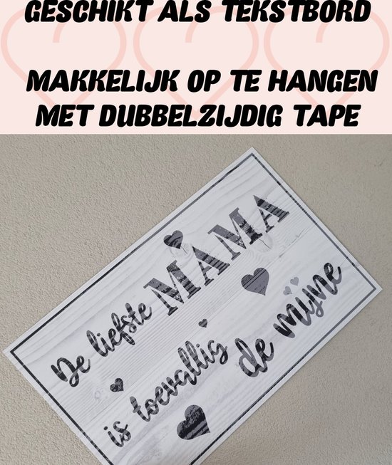 Houten bord met de tekst 'De liefste MAMA is toevallig de mijne'. Geschikt als tekstbord en makkelijk op te hangen.