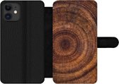 Bookcase Geschikt voor iPhone 11 telefoonhoesje - Cirkel - Hout - Ringen - Met vakjes - Wallet case met magneetsluiting