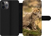 Bookcase Geschikt voor iPhone 11 Pro Max telefoonhoesje - Luipaard - Bos - Dier - Met vakjes - Wallet case met magneetsluiting