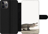 Bookcase Geschikt voor iPhone 11 Pro telefoonhoesje - Kinderen - Krokodil - Jongen - Kids - Meiden - Met vakjes - Wallet case met magneetsluiting