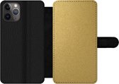 Bookcase Geschikt voor iPhone 11 Pro Max telefoonhoesje - Goud - Metaal - Luxe - Design - Met vakjes - Wallet case met magneetsluiting