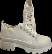 Schoenen hogere zool beige PC125 maat 40