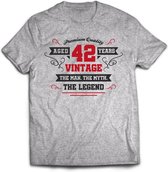 42 Jaar Legend - Feest kado T-Shirt Heren / Dames - Antraciet Grijs / Rood - Perfect Verjaardag Cadeau Shirt - grappige Spreuken, Zinnen en Teksten. Maat L