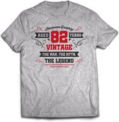 82 Jaar Legend - Feest kado T-Shirt Heren / Dames - Antraciet Grijs / Rood - Perfect Verjaardag Cadeau Shirt - grappige Spreuken, Zinnen en Teksten. Maat L