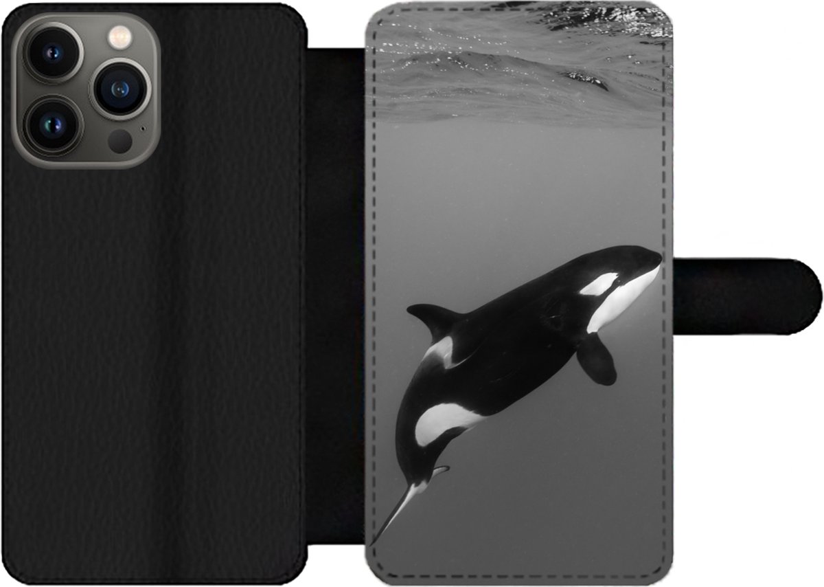 Telefoonhoesje Geschikt voor iPhone 13 Pro Max telefoonhoesje - Orka - Water - Dieren - Met vakjes - Wallet case met magneetsluiting